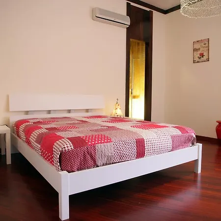 Clorinda'S Rooms 2*